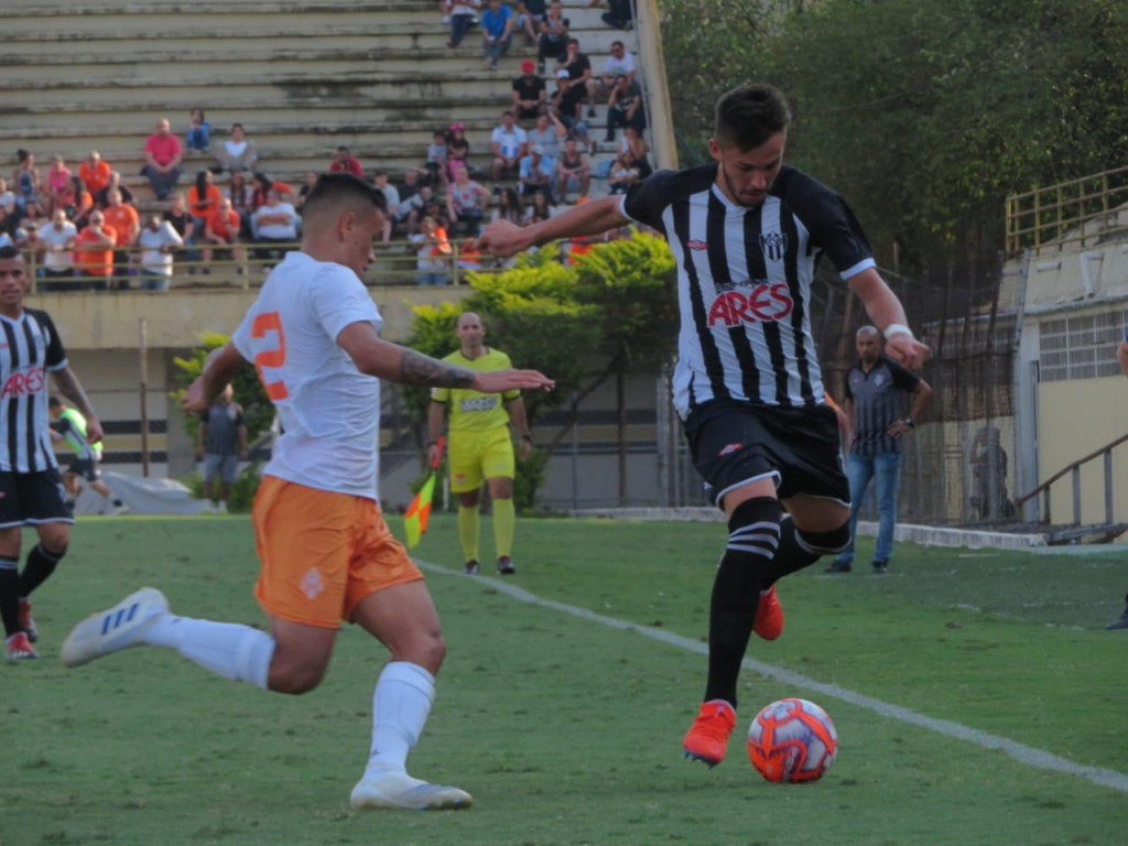 Giovani Pavani foi um dos destaques na vitória do Cachorrão (Foto: Divulgação EC São Bernardo) Giovani Pavani foi um dos destaques na vitória do Cachorrão (Foto: Divulgação EC São Bernardo)