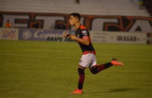 Série B: Na reserva, meia diz que presidente também escala no Atlético-GO