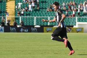 Sem plano de saúde, jogador da Série B paga exame do próprio bolso