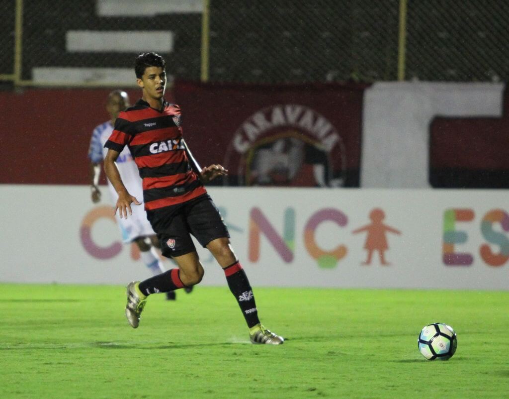 Série B: Por opção do treinador, zagueiro do Vitória não é relacionado