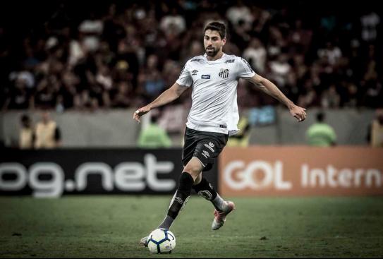 Após estrear no Rio, Luan Peres aposta na melhora da fase do Santos no Brasileiro