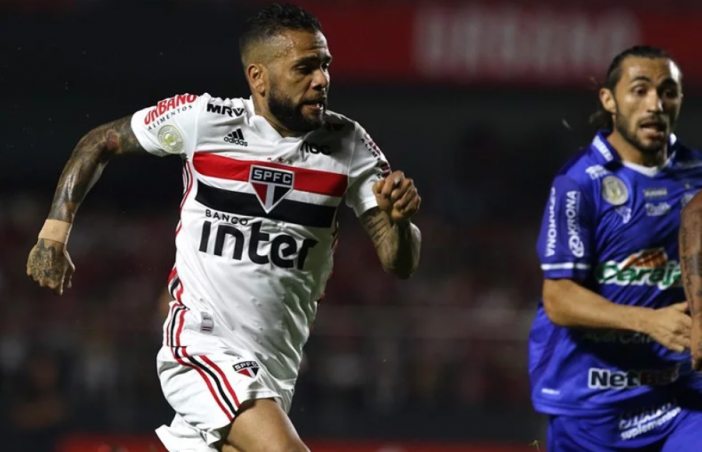 Neto dispara contra Daniel Alves e Carlos Alberto alfineta lateral: “Pensa que é mole”