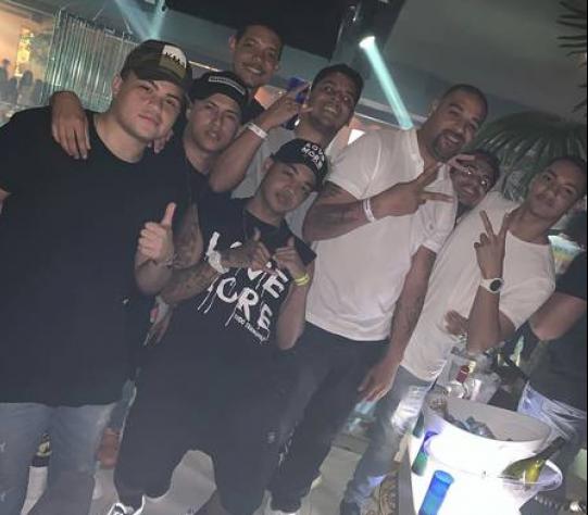 Gabigol e Adriano Imperador curtem noitada com Anitta e Jojo