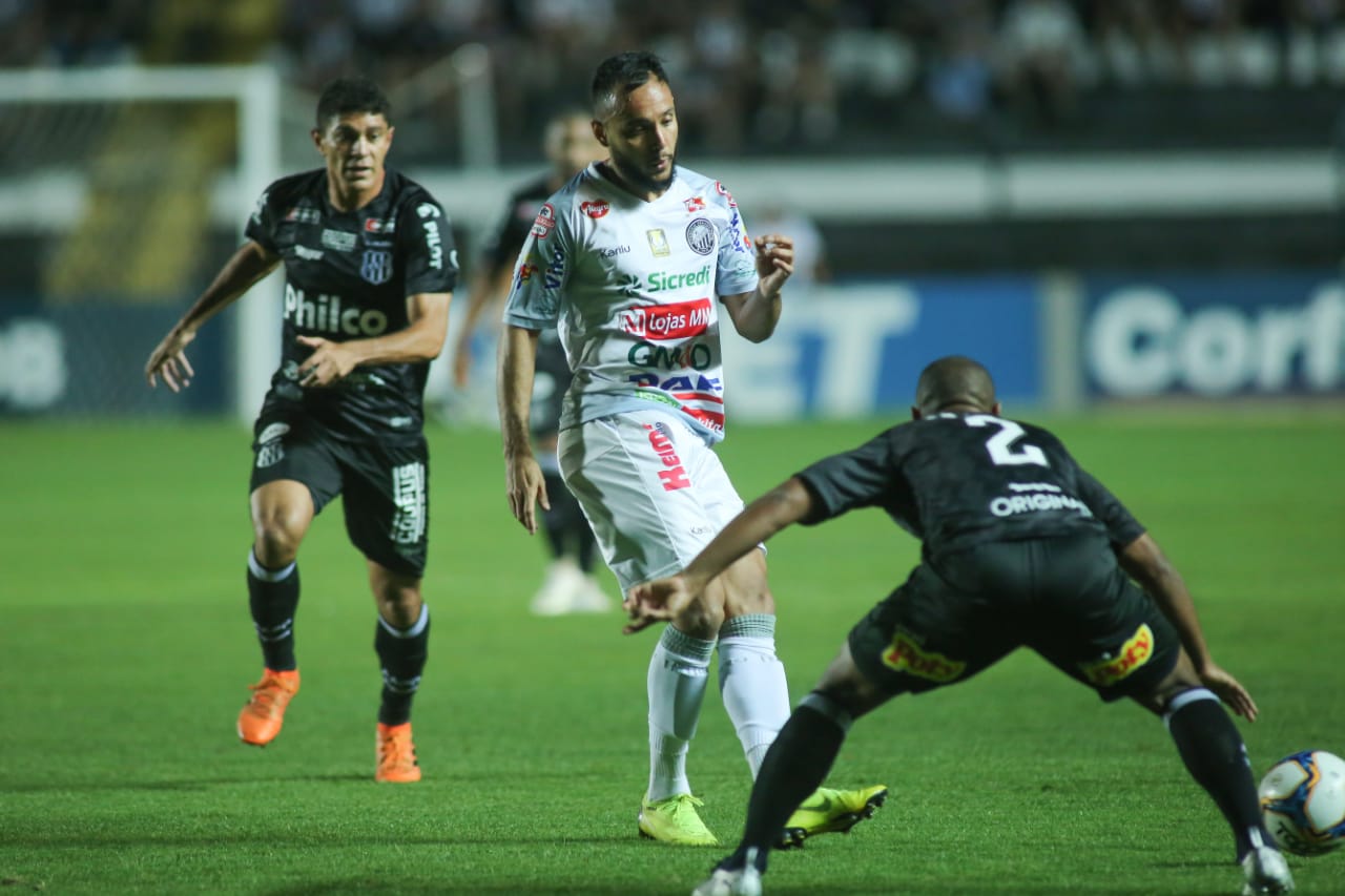 Série B: Ponte Preta amarga queda livre após Copa América e vê G4 cada vez mais longe