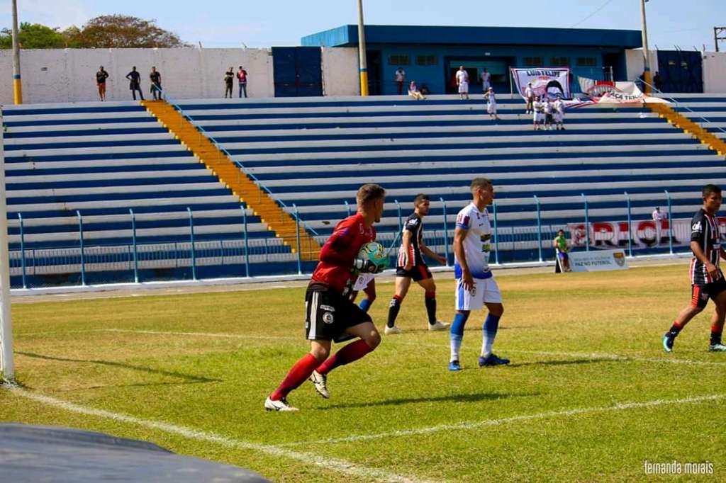 Técnico do Assisense foca na classificação e elogia atuações de goleiro