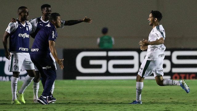 Gustavo Scarpa elogia Flamengo e afirma que será difícil superar o adversário