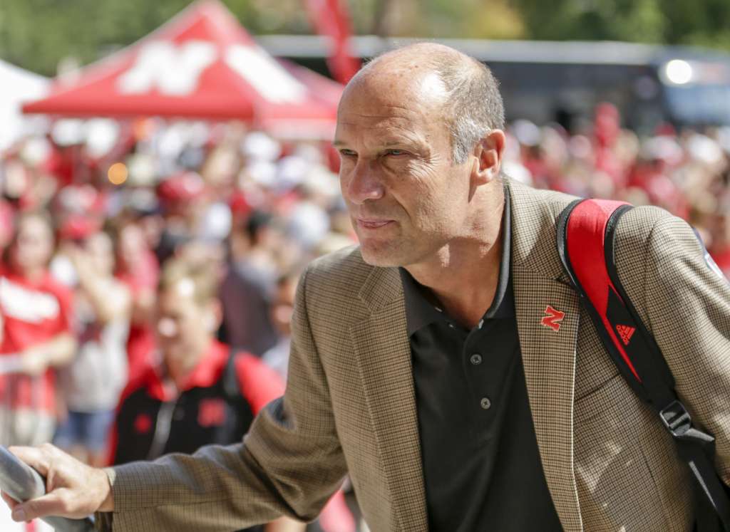 Mike Riley disse que VAR não impediu quatro decisões no Campeonato Inglês