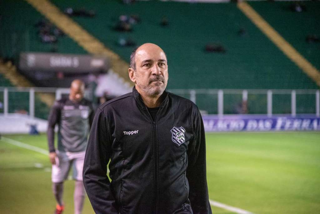 Vinícius Eutrópio não é mais técnico do Figueirense. (Foto: Divulgação / Figueirense)