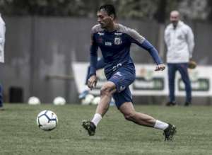 Diego Pituca sofre entorse no tornozelo e pode desfalcar o Santos contra o Grêmio