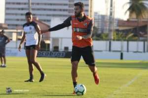 Lateral do Ceará reconhece que jogo contra CSA também é importante