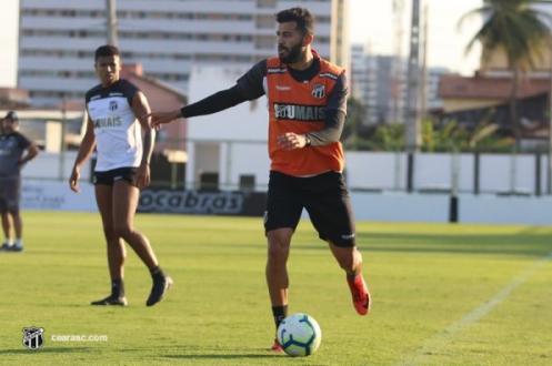 Lateral do Ceará reconhece que jogo contra CSA também é importante