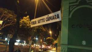 Faixas em BH pedem saída de presidente do Atlético-MG e dão aviso a diretor