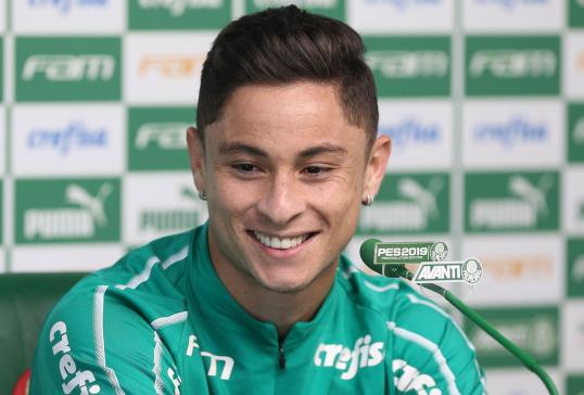 Lateral prevê que briga por título brasileiro ficará entre Palmeiras e Flamengo