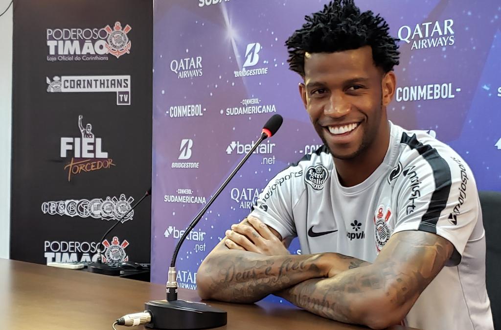Gil comemora 200 jogos pelo Corinthians e pede tranquilidade ao elenco