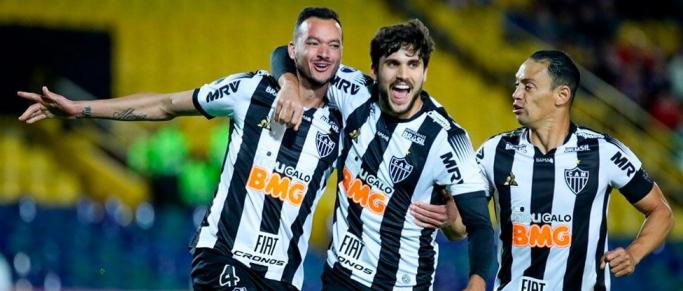Galo com problemas internos sérios