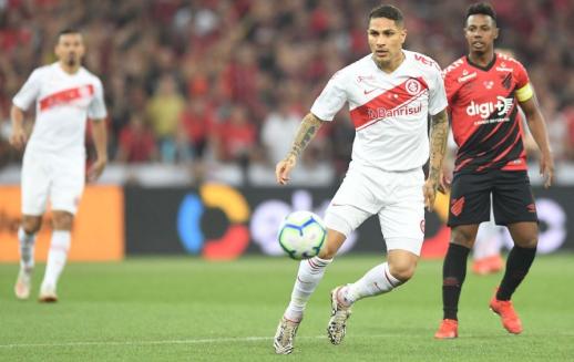 Guerrero briga pela artilharia