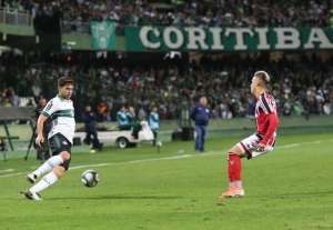 Série B: Lateral do Coritiba prevê jogo equilibrado, mas avisa: 