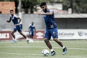 Lateral-esquerdo topa improvisação com Jorge Sampaoli no Santos: 'Tenho evoluído'