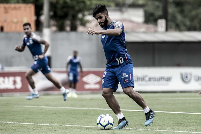 Lateral-esquerdo topa improvisação com Jorge Sampaoli no Santos: ‘Tenho evoluído’