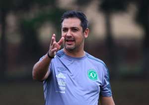 Novo técnico comanda primeiro treino na Chapecoense e conta com reforços