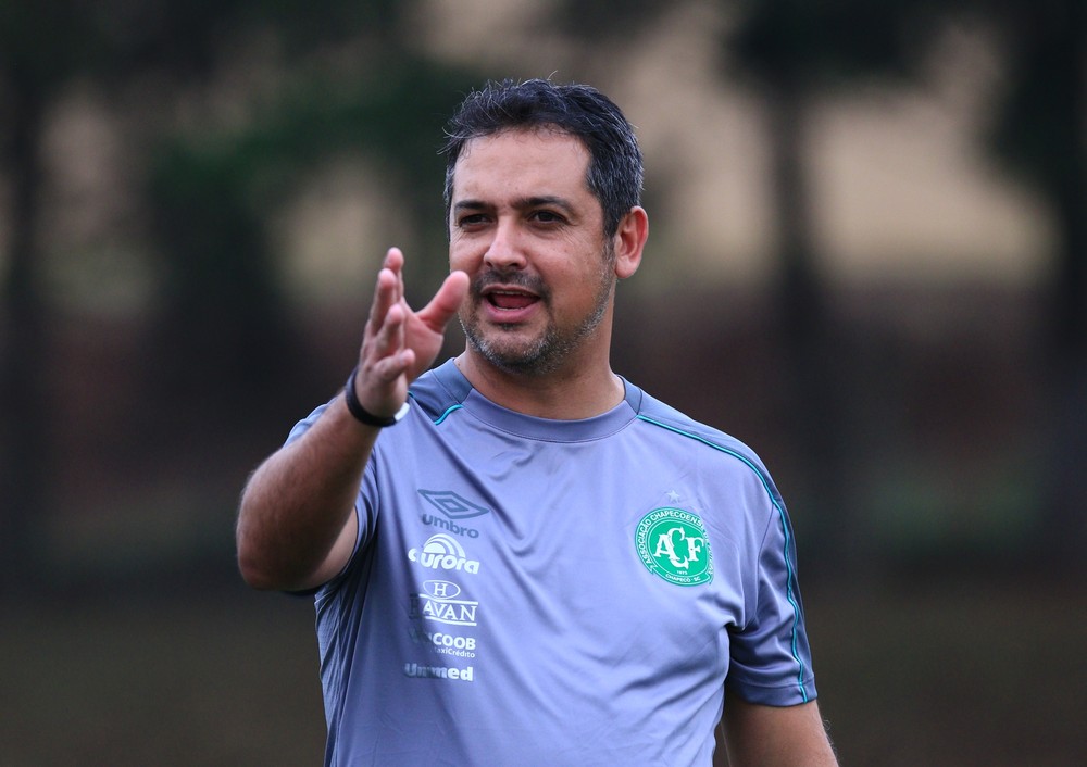 Novo técnico comanda primeiro treino na Chapecoense e conta com reforços