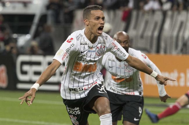 Valor do elenco do Corinthians não pagaria dívida do clube com a Caixa pela Arena