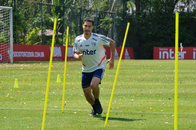 Com volta de meia, Cuca tem elenco quase completo para jogo do São Paulo