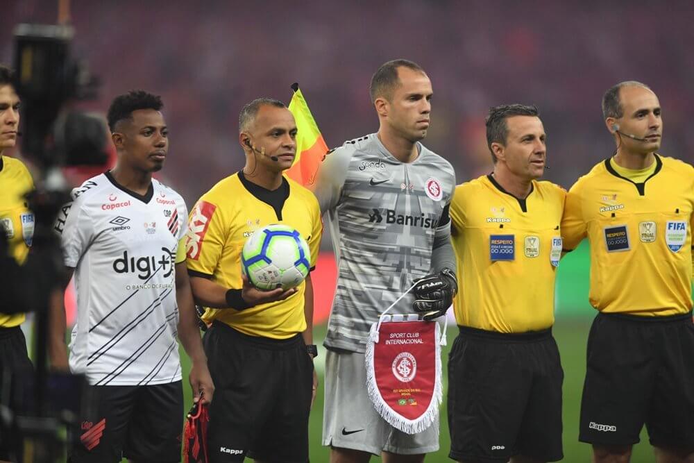 Internacional 1 x 2 Athletico-PR - Furacão devasta Beira-Rio e é campeão da Copa BR 2 0002050416483 img