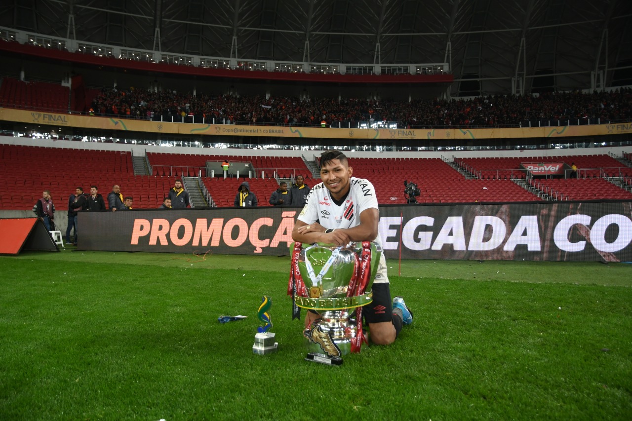 Eleito melhor atleta em título inédito, Rony entra para história do Athletico-PR