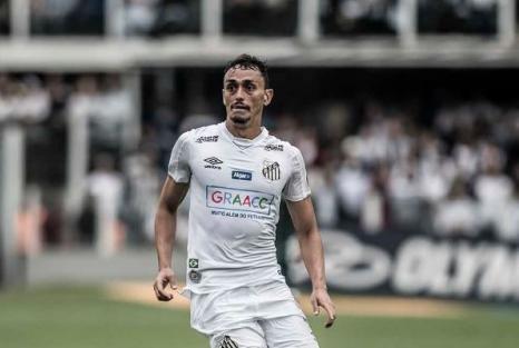 Meia do Santos continua como dúvida para jogo de sábado