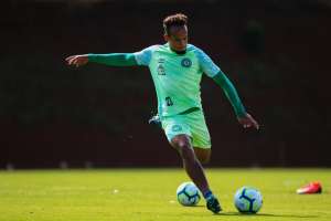 Poupado das críticas, lateral concorda com insatisfação da torcida da Chape