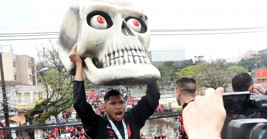 Athletico é recebido com festa após título da Copa do Brasil. Veja imagens!