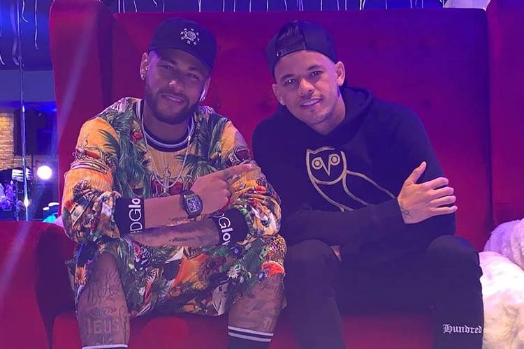 Neymar paga R$ 50 mil por mês para cada um dos famosos ‘parças’