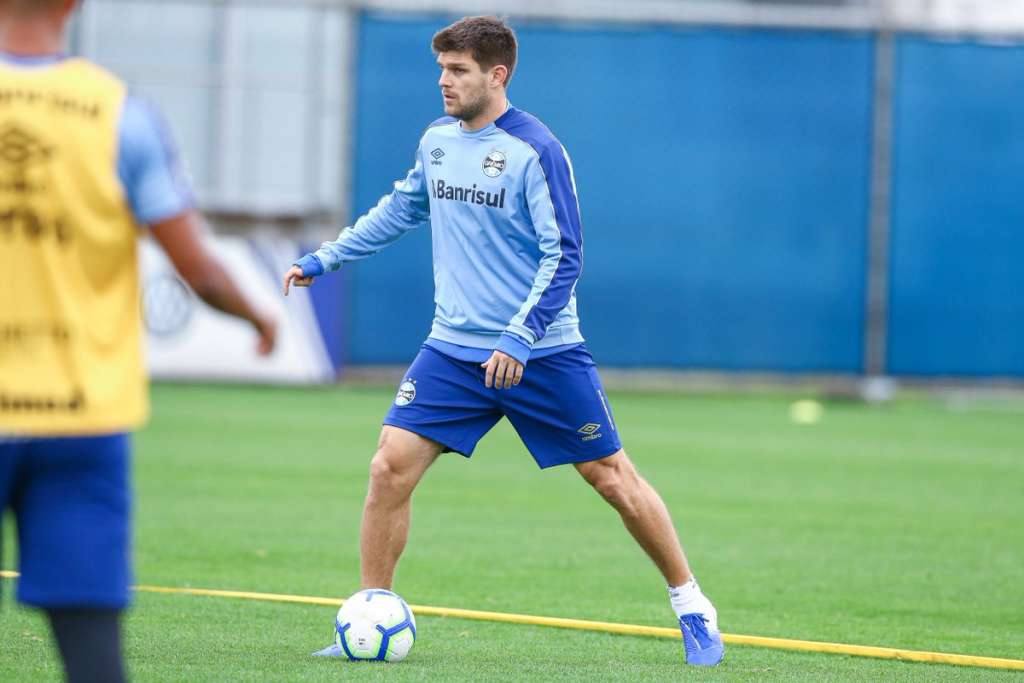 Grêmio deve ter David Braz e Kannemann na zaga contra o Santos na Vila Belmiro