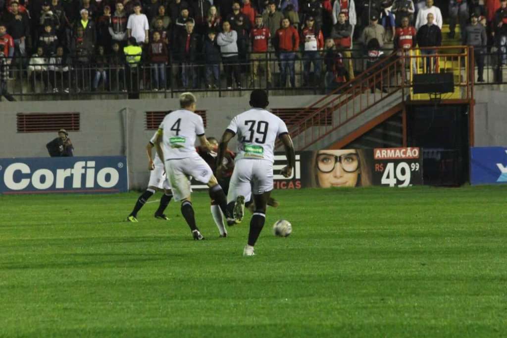 O Figueirense foi buscar o empate com o Brasil de Pelotas nos minutos finais (Foto: Patrick Floriani/FFC)