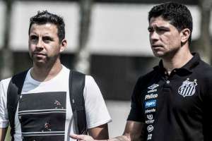 Ex-volante chileno estuda para ser técnico e faz 'estágio' com Sampaoli no Santos