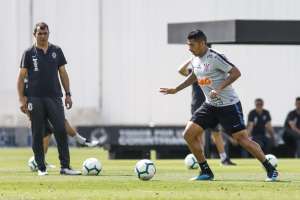 Com uma vitória em sete jogos, Fábio Carille deve fazer ajustes no Corinthians