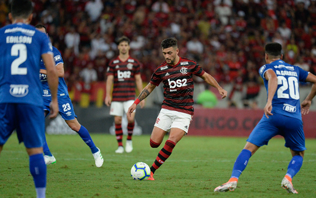 Quem para o líder? Flamengo visita o Cruzeiro buscando sétimo triunfo seguido no BR