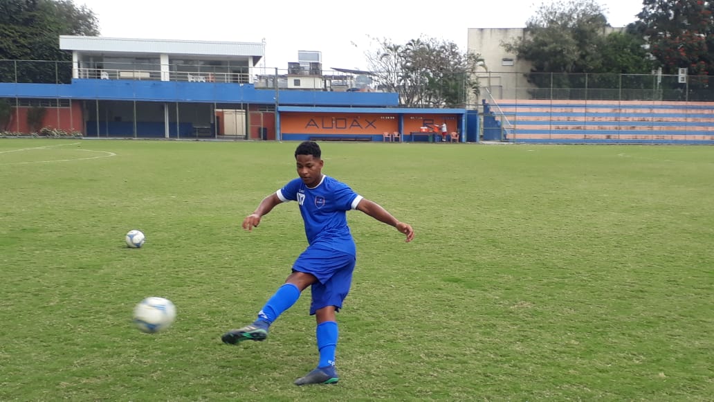 Ex-Palmeiras, garoto de 17 anos faz primeiro gol como profissional do Audax Rio