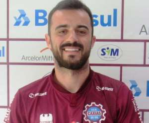 Série B: Time paulista acerta com volante Juliano, do Caxias