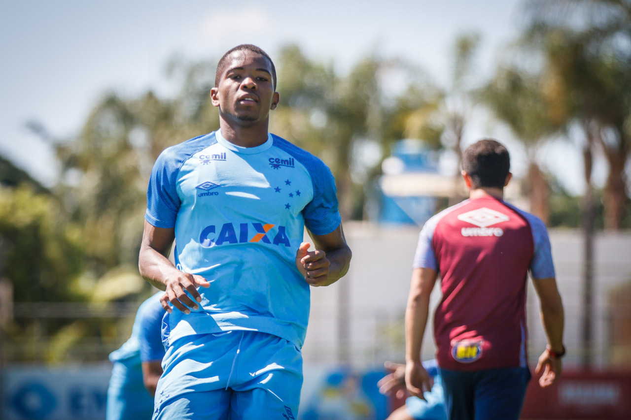Jovem revelação do Cruzeiro pode ser titular no jogo contra o Flamengo