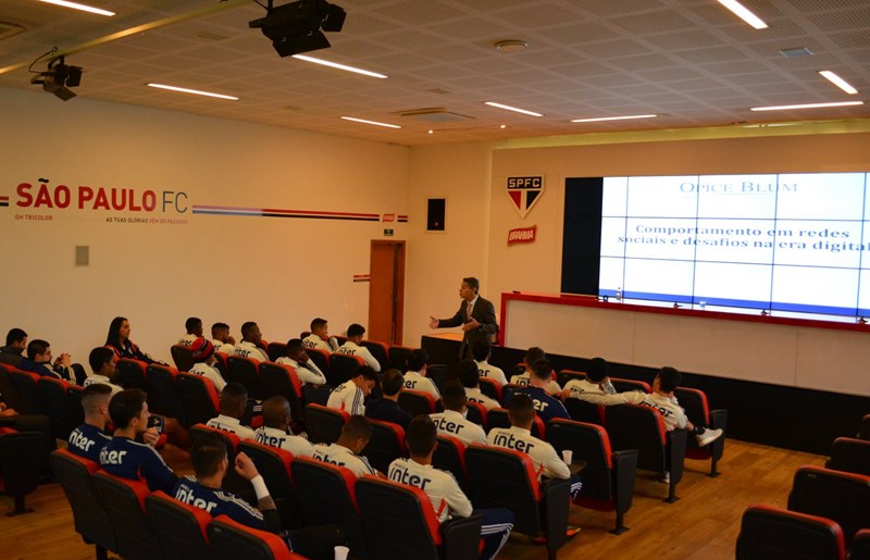 Após Caso Neymar, São Paulo dá palestra a jogadores sobre uso das redes sociais