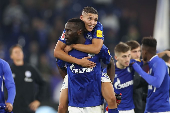 ALEMÃO: Schalke sofre, vence no final e divide a liderança com o RB Leipzig