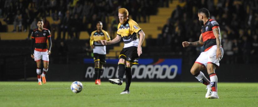 Criciúma parou na marcação do Atlético-GO