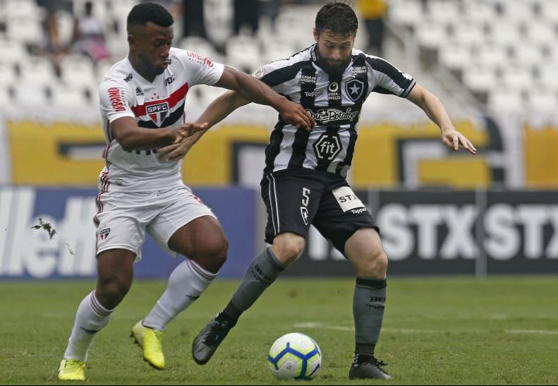 Botafogo e São Paulo fizeram jogo equilibrado