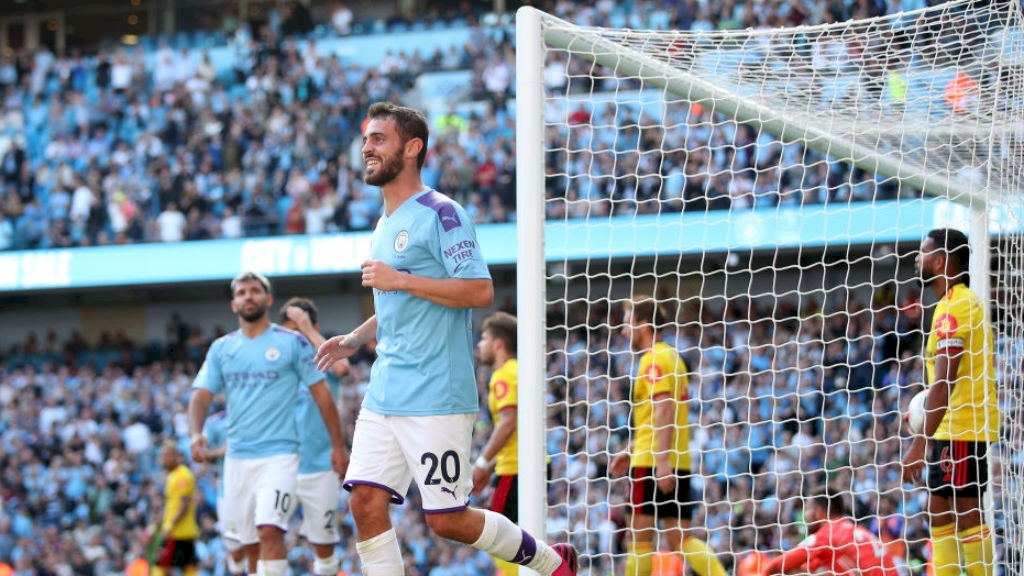 INGLÊS: Manchester City massacra lanterna por 8 a 0, bate recorde e volta a vencer