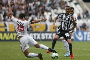 Cícero culpa falta de atenção por derrota do Botafogo