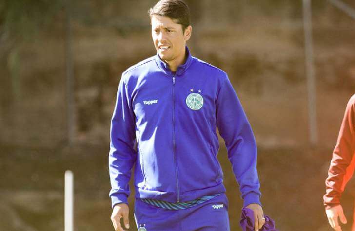 Série B: Interino pede pés no chão ao elenco do Guarani após saída do Z4