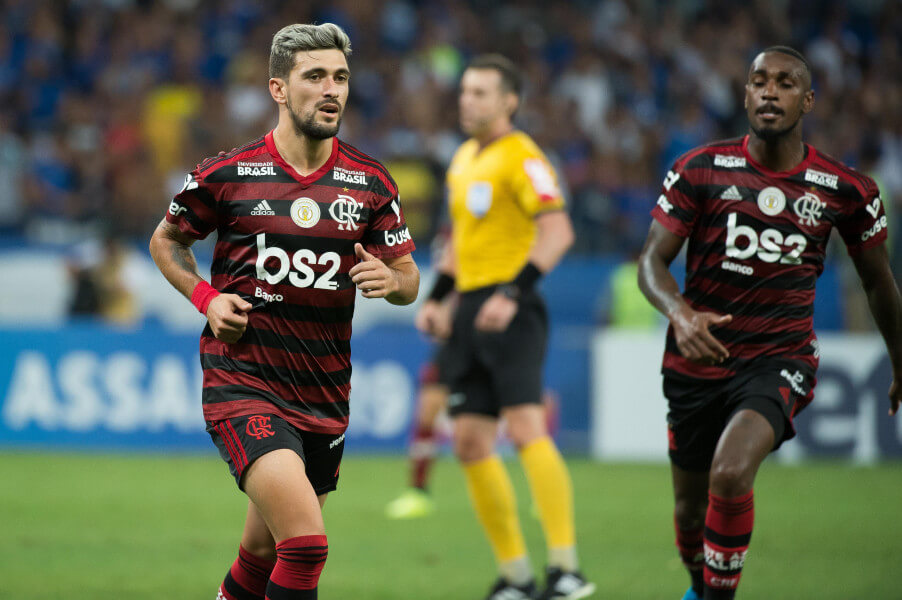 Uruguaio do Flamengo revela torcida para Cruzeiro deixar a degola