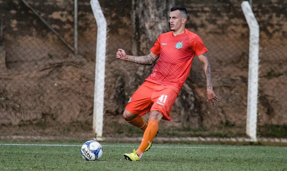 Zagueiro do Guarani é operado e deve receber alta neste domingo